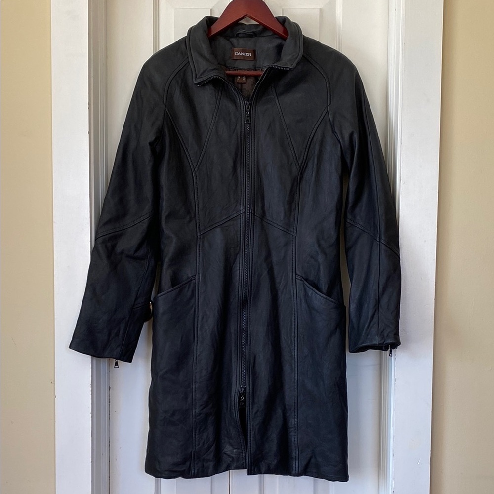 Danier Women’s Black Leather Jacket Coat Mid Length Classic Insulated zip Up